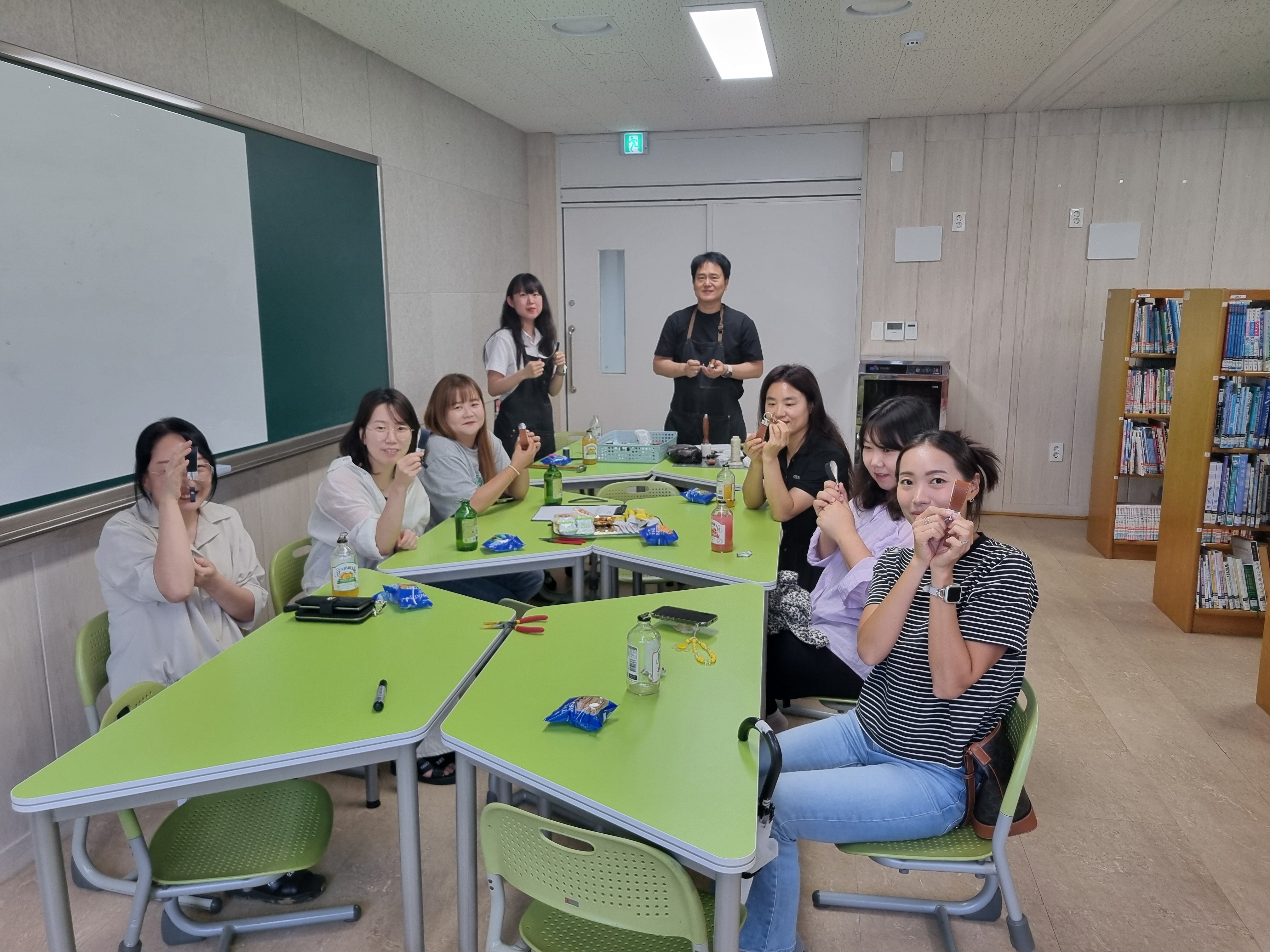 학부모회 가죽공예 교실.jpg