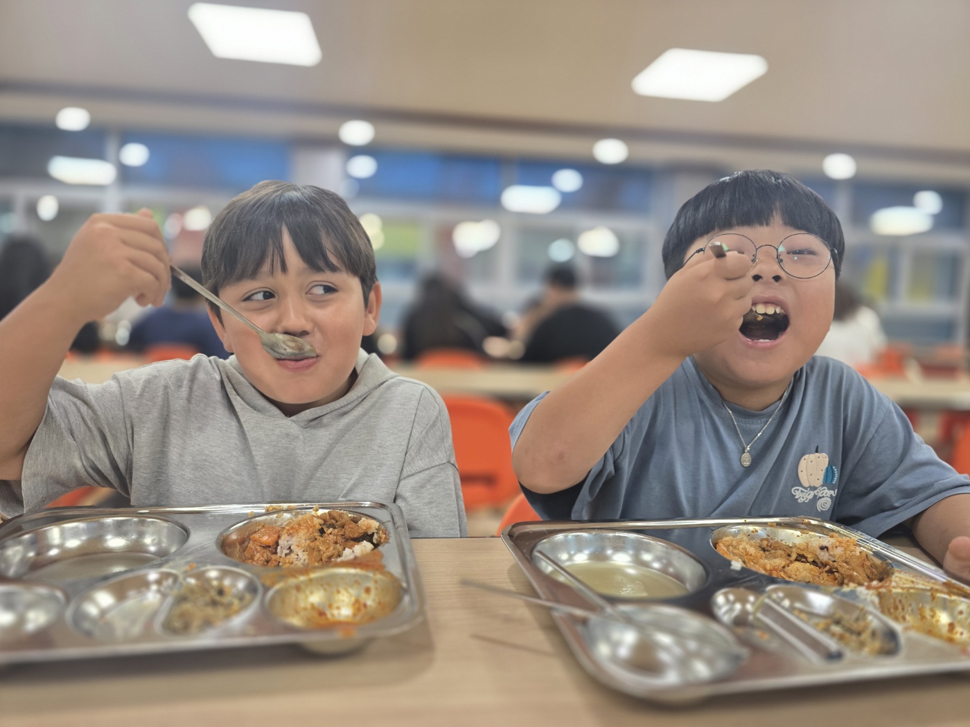 밥잘먹는 아이들.jpg