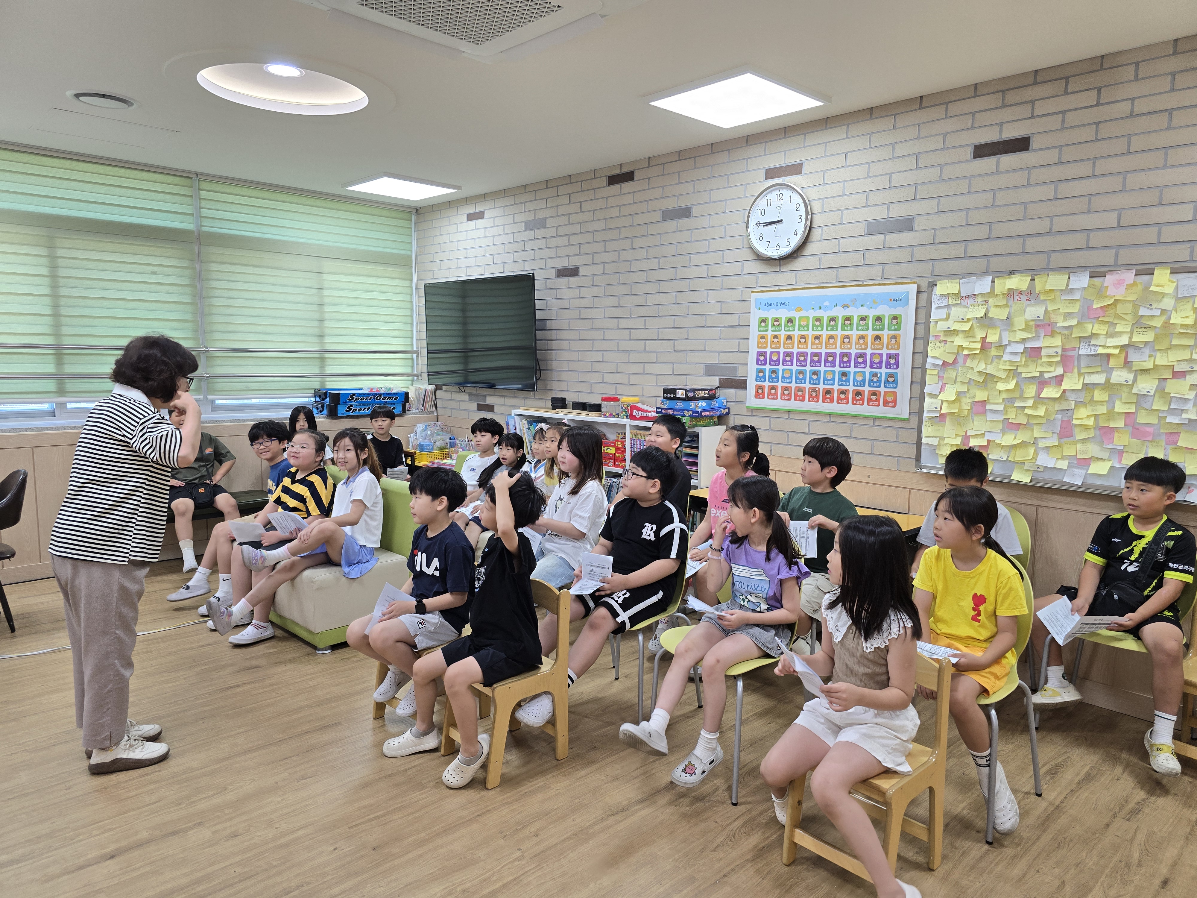 20250710위클래스 노래부르기 (1).jpg